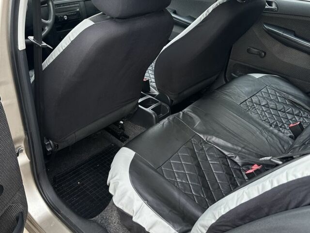 Бежевий Шкода Фабія, об'ємом двигуна 1.4 л та пробігом 271 тис. км за 3450 $, фото 9 на Automoto.ua