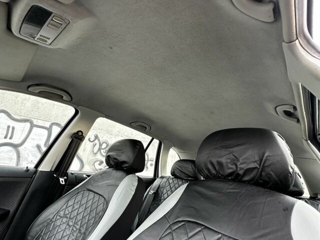 Бежевий Шкода Фабія, об'ємом двигуна 1.4 л та пробігом 271 тис. км за 3450 $, фото 7 на Automoto.ua