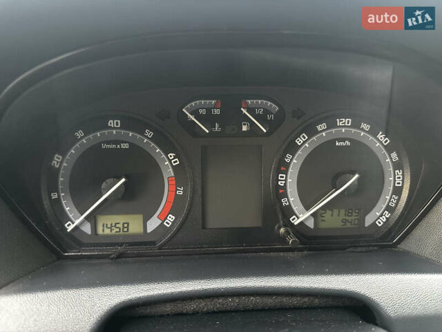 Бежевий Шкода Фабія, об'ємом двигуна 1.4 л та пробігом 271 тис. км за 3450 $, фото 6 на Automoto.ua