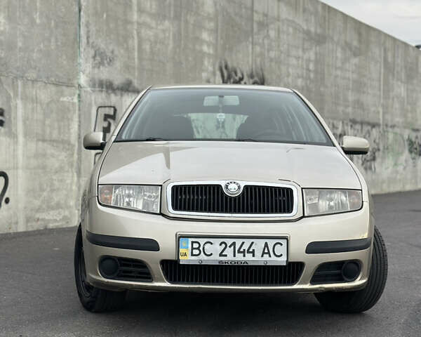 Бежевий Шкода Фабія, об'ємом двигуна 1.4 л та пробігом 271 тис. км за 3450 $, фото 2 на Automoto.ua