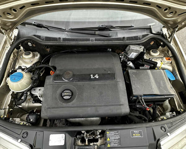 Бежевий Шкода Фабія, об'ємом двигуна 1.4 л та пробігом 271 тис. км за 3450 $, фото 9 на Automoto.ua