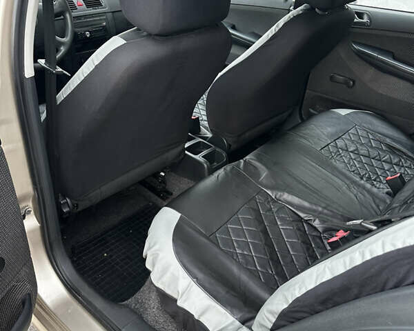 Бежевий Шкода Фабія, об'ємом двигуна 1.4 л та пробігом 271 тис. км за 3450 $, фото 8 на Automoto.ua