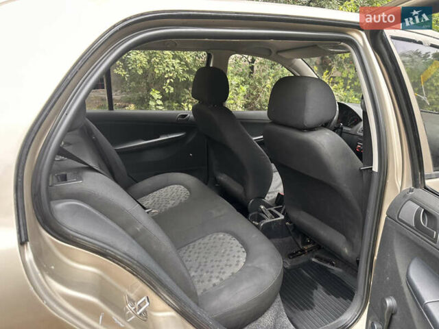 Бежевий Шкода Фабія, об'ємом двигуна 1.2 л та пробігом 327 тис. км за 3200 $, фото 3 на Automoto.ua