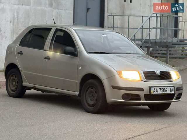 Бежевый Шкода Фабия, объемом двигателя 1.2 л и пробегом 298 тыс. км за 2300 $, фото 37 на Automoto.ua