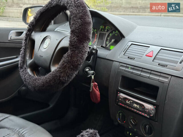 Бежевый Шкода Фабия, объемом двигателя 1.2 л и пробегом 298 тыс. км за 2300 $, фото 15 на Automoto.ua