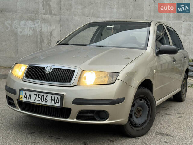 Бежевый Шкода Фабия, объемом двигателя 1.2 л и пробегом 298 тыс. км за 2300 $, фото 5 на Automoto.ua