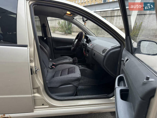 Бежевый Шкода Фабия, объемом двигателя 1.2 л и пробегом 298 тыс. км за 2300 $, фото 18 на Automoto.ua