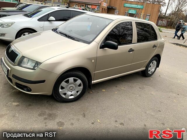 Бежевый Шкода Фабия, объемом двигателя 1.2 л и пробегом 177 тыс. км за 4500 $, фото 2 на Automoto.ua