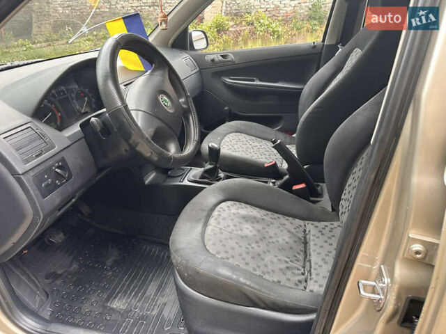 Бежевий Шкода Фабія, об'ємом двигуна 1.2 л та пробігом 327 тис. км за 3200 $, фото 5 на Automoto.ua
