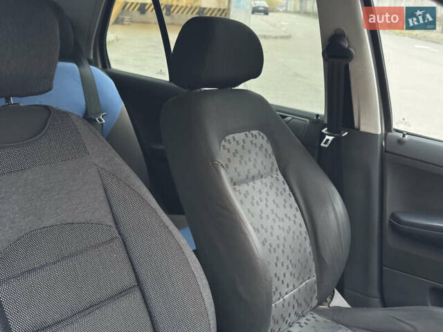 Бежевый Шкода Фабия, объемом двигателя 1.2 л и пробегом 298 тыс. км за 2300 $, фото 16 на Automoto.ua