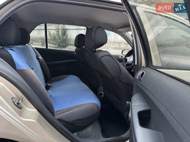 Бежевый Шкода Фабия, объемом двигателя 1.2 л и пробегом 298 тыс. км за 2300 $, фото 23 на Automoto.ua