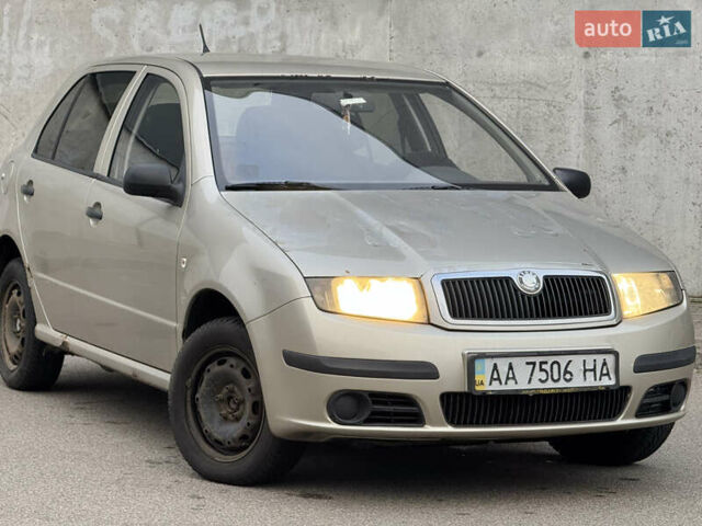 Бежевый Шкода Фабия, объемом двигателя 1.2 л и пробегом 298 тыс. км за 2300 $, фото 7 на Automoto.ua