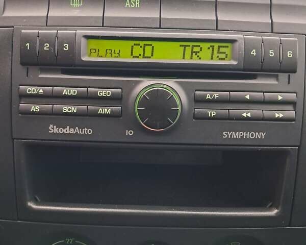 Бежевий Шкода Фабія, об'ємом двигуна 1.39 л та пробігом 184 тис. км за 4100 $, фото 6 на Automoto.ua