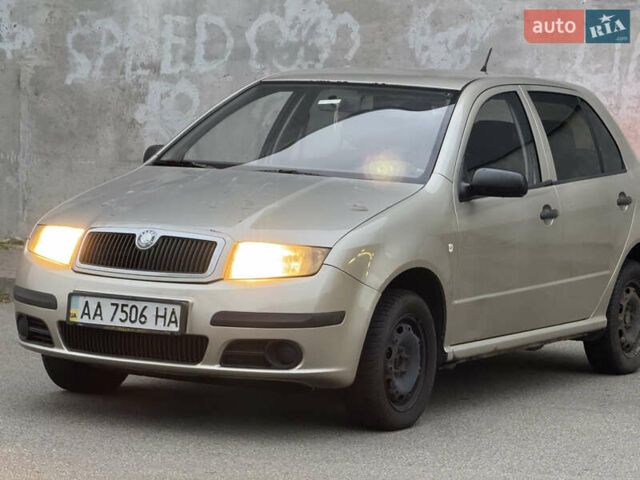 Бежевый Шкода Фабия, объемом двигателя 1.2 л и пробегом 298 тыс. км за 2300 $, фото 36 на Automoto.ua