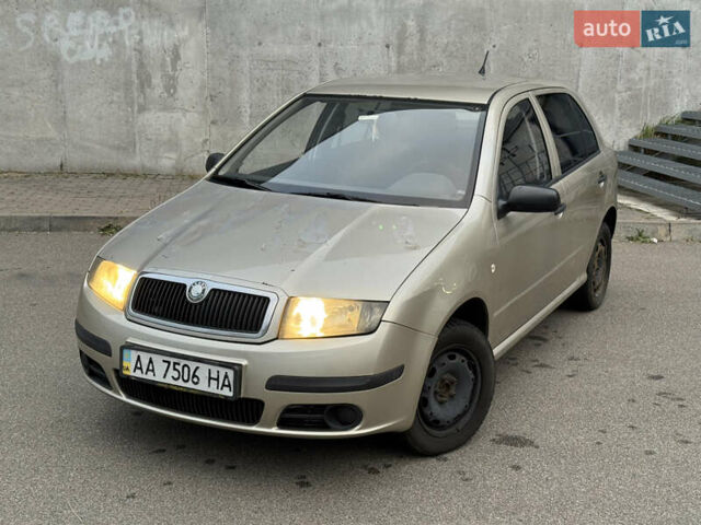 Бежевый Шкода Фабия, объемом двигателя 1.2 л и пробегом 298 тыс. км за 2300 $, фото 4 на Automoto.ua