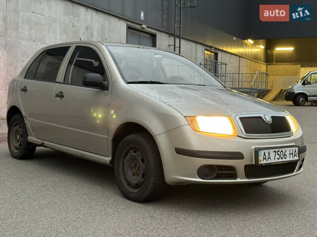 Бежевый Шкода Фабия, объемом двигателя 1.2 л и пробегом 298 тыс. км за 2300 $, фото 38 на Automoto.ua