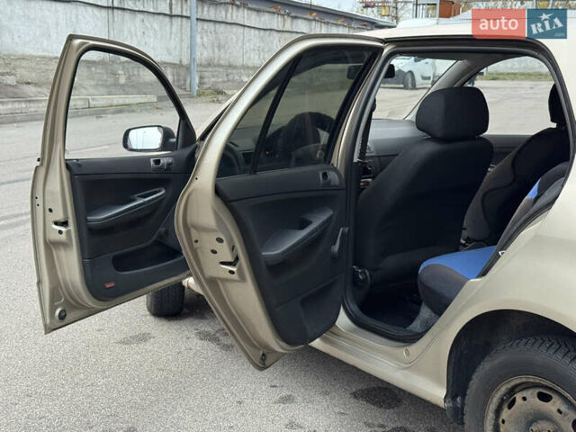 Бежевый Шкода Фабия, объемом двигателя 1.2 л и пробегом 298 тыс. км за 2300 $, фото 21 на Automoto.ua