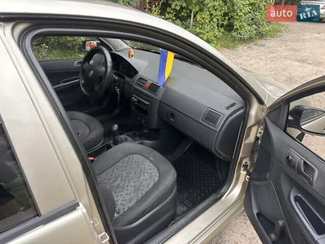 Бежевий Шкода Фабія, об'ємом двигуна 1.2 л та пробігом 327 тис. км за 3200 $, фото 4 на Automoto.ua