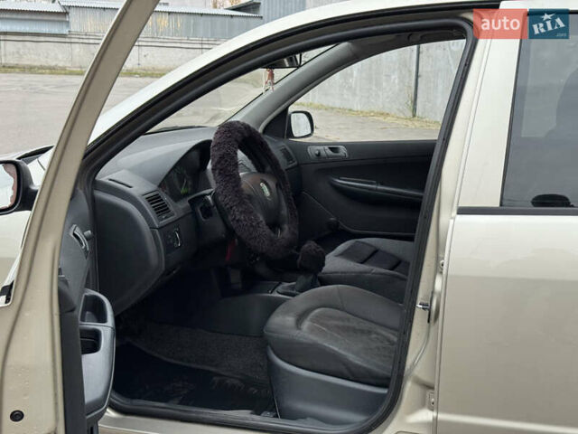 Бежевый Шкода Фабия, объемом двигателя 1.2 л и пробегом 298 тыс. км за 2300 $, фото 14 на Automoto.ua