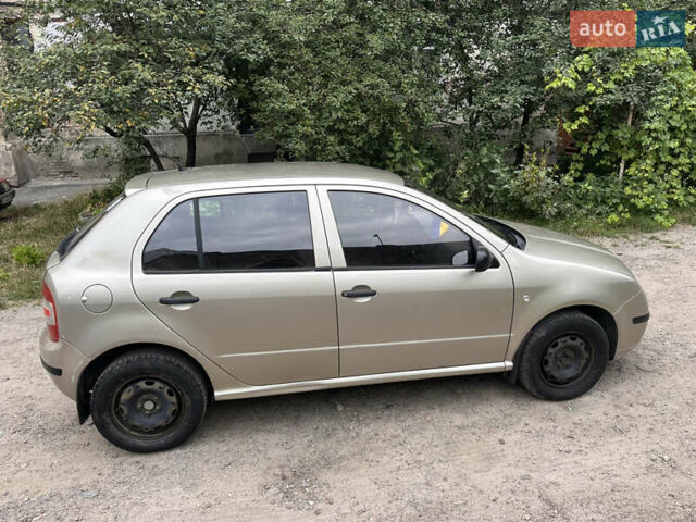 Бежевий Шкода Фабія, об'ємом двигуна 1.2 л та пробігом 327 тис. км за 3200 $, фото 9 на Automoto.ua