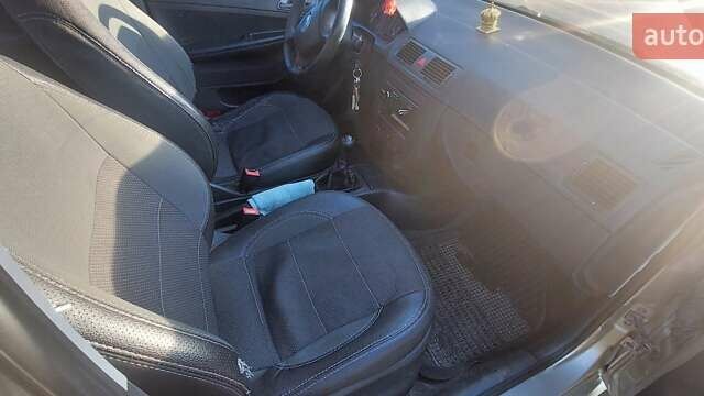 Бежевый Шкода Фабия, объемом двигателя 1.2 л и пробегом 197 тыс. км за 3900 $, фото 10 на Automoto.ua