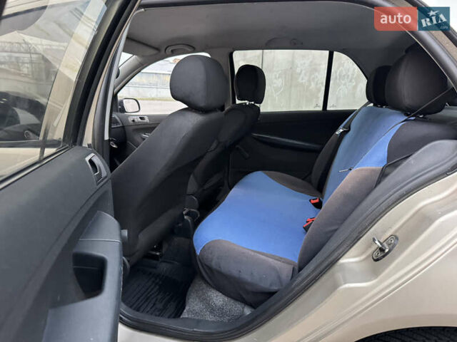 Бежевый Шкода Фабия, объемом двигателя 1.2 л и пробегом 298 тыс. км за 2300 $, фото 22 на Automoto.ua