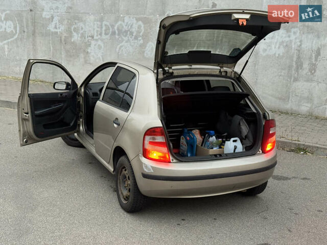 Бежевый Шкода Фабия, объемом двигателя 1.2 л и пробегом 298 тыс. км за 2300 $, фото 28 на Automoto.ua