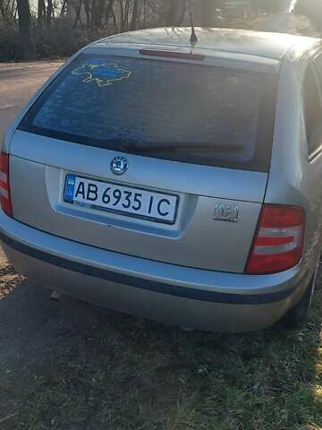 Бежевый Шкода Фабия, объемом двигателя 1.2 л и пробегом 197 тыс. км за 3900 $, фото 3 на Automoto.ua