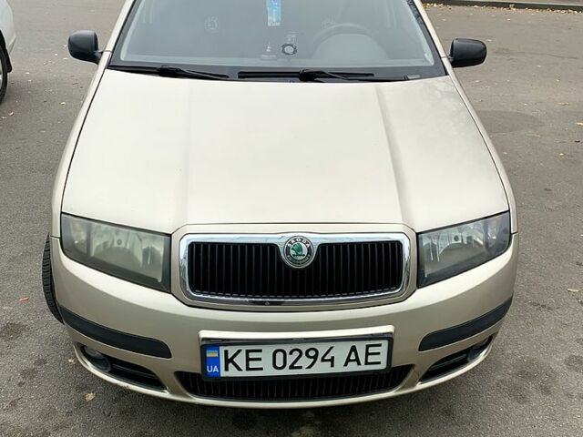 Бежевый Шкода Фабия, объемом двигателя 1.2 л и пробегом 177 тыс. км за 4500 $, фото 3 на Automoto.ua