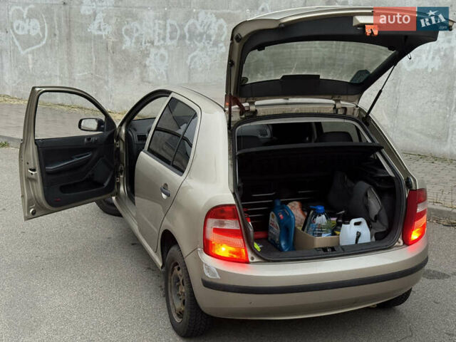 Бежевый Шкода Фабия, объемом двигателя 1.2 л и пробегом 298 тыс. км за 2300 $, фото 29 на Automoto.ua
