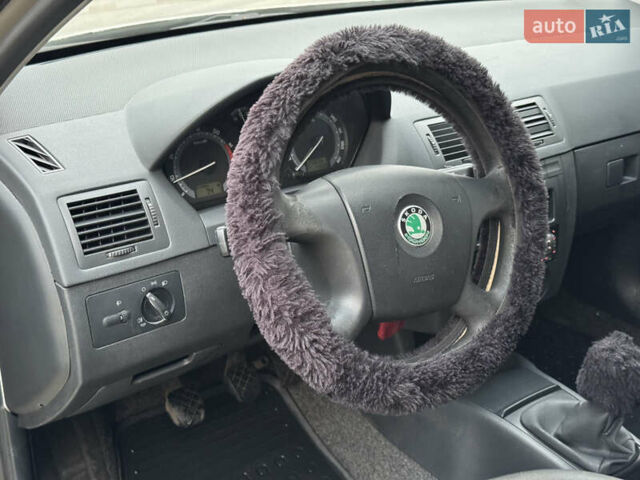 Бежевый Шкода Фабия, объемом двигателя 1.2 л и пробегом 298 тыс. км за 2300 $, фото 10 на Automoto.ua