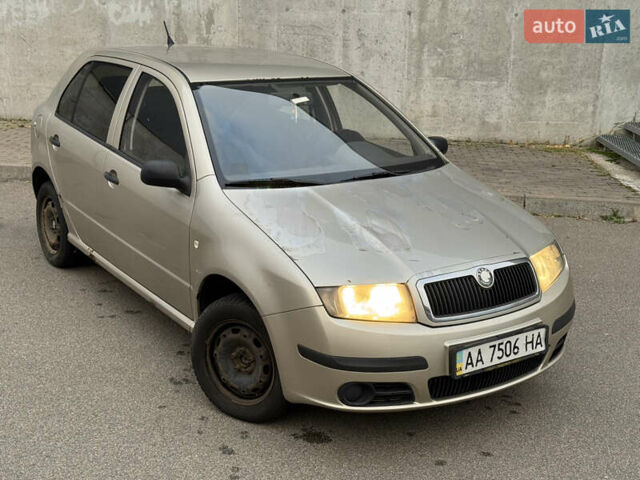 Бежевый Шкода Фабия, объемом двигателя 1.2 л и пробегом 298 тыс. км за 2300 $, фото 6 на Automoto.ua