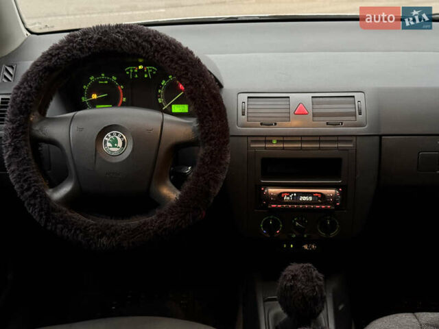 Бежевый Шкода Фабия, объемом двигателя 1.2 л и пробегом 298 тыс. км за 2300 $, фото 45 на Automoto.ua