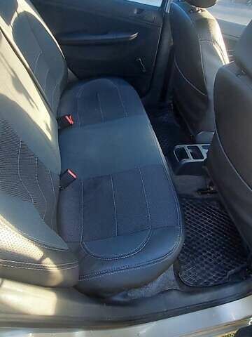 Бежевый Шкода Фабия, объемом двигателя 1.2 л и пробегом 197 тыс. км за 3900 $, фото 9 на Automoto.ua