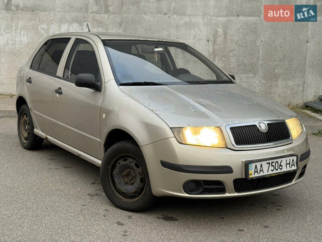 Бежевый Шкода Фабия, объемом двигателя 1.2 л и пробегом 298 тыс. км за 2300 $, фото 8 на Automoto.ua