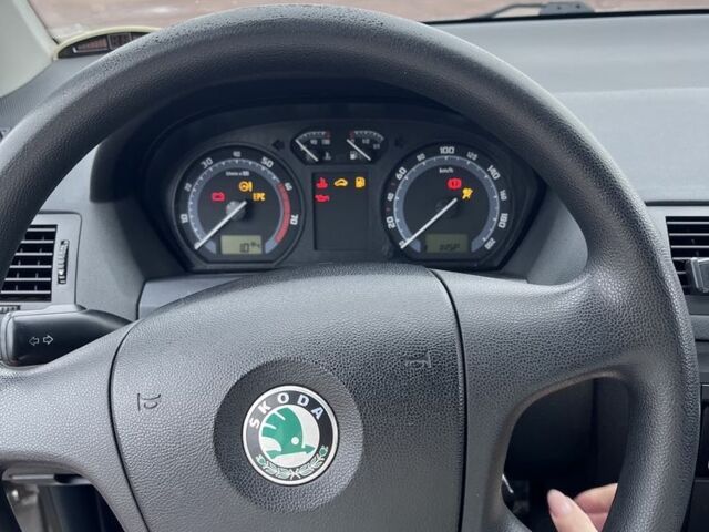 Бежевий Шкода Фабія, об'ємом двигуна 1.2 л та пробігом 180 тис. км за 3800 $, фото 2 на Automoto.ua