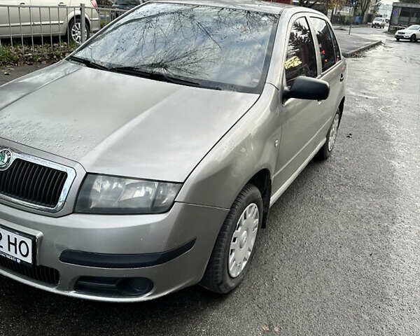 Бежевый Шкода Фабия, объемом двигателя 1.2 л и пробегом 219 тыс. км за 3900 $, фото 3 на Automoto.ua