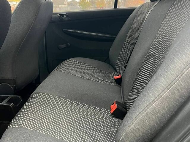 Бежевый Шкода Фабия, объемом двигателя 1.2 л и пробегом 140 тыс. км за 3300 $, фото 10 на Automoto.ua