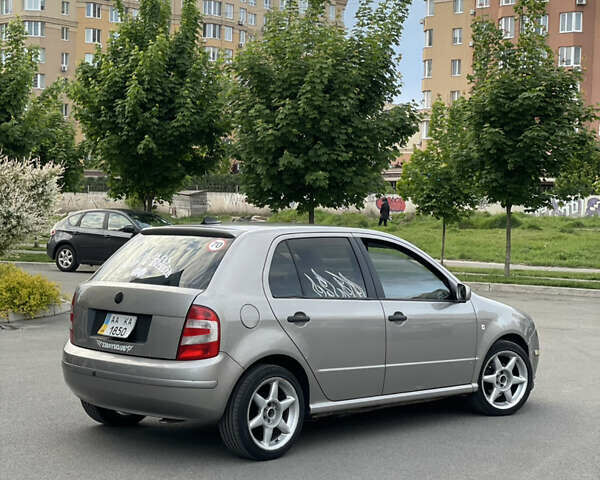 Бежевий Шкода Фабія, об'ємом двигуна 1.39 л та пробігом 255 тис. км за 3900 $, фото 3 на Automoto.ua
