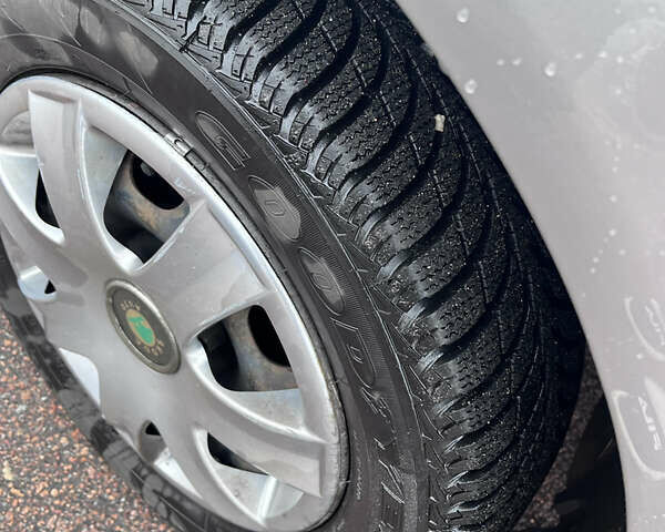 Бежевий Шкода Фабія, об'ємом двигуна 1.2 л та пробігом 180 тис. км за 3800 $, фото 10 на Automoto.ua