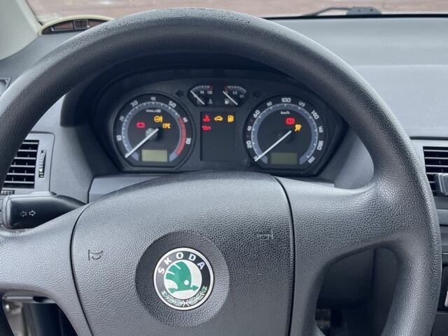 Бежевий Шкода Фабія, об'ємом двигуна 1.2 л та пробігом 180 тис. км за 3800 $, фото 3 на Automoto.ua