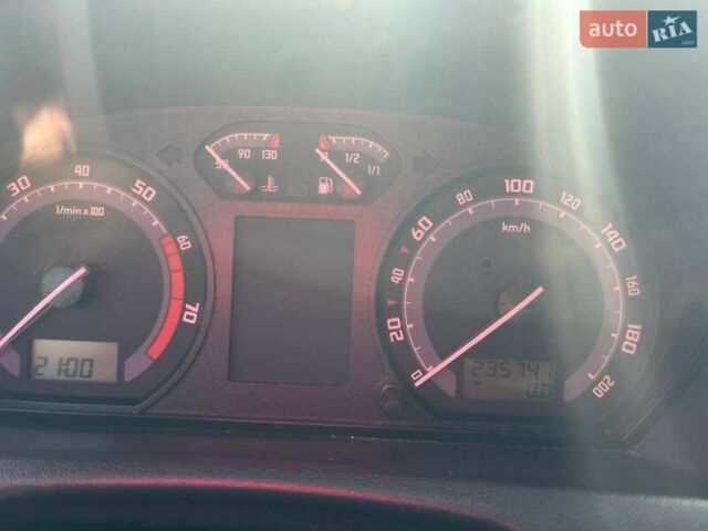 Бежевый Шкода Фабия, объемом двигателя 1.2 л и пробегом 236 тыс. км за 3550 $, фото 14 на Automoto.ua