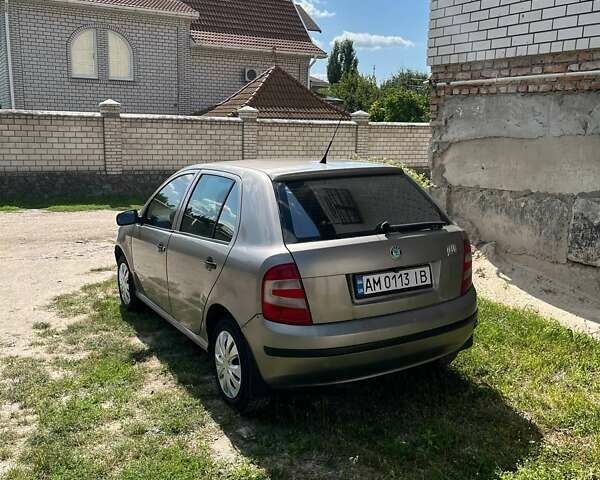 Бежевый Шкода Фабия, объемом двигателя 1.2 л и пробегом 236 тыс. км за 3550 $, фото 6 на Automoto.ua