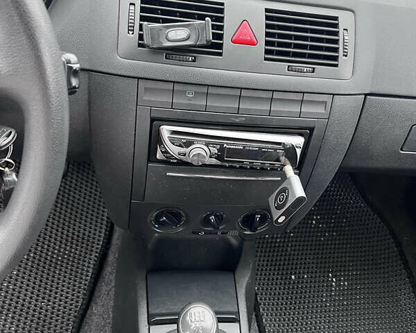 Бежевий Шкода Фабія, об'ємом двигуна 1.2 л та пробігом 180 тис. км за 3800 $, фото 7 на Automoto.ua