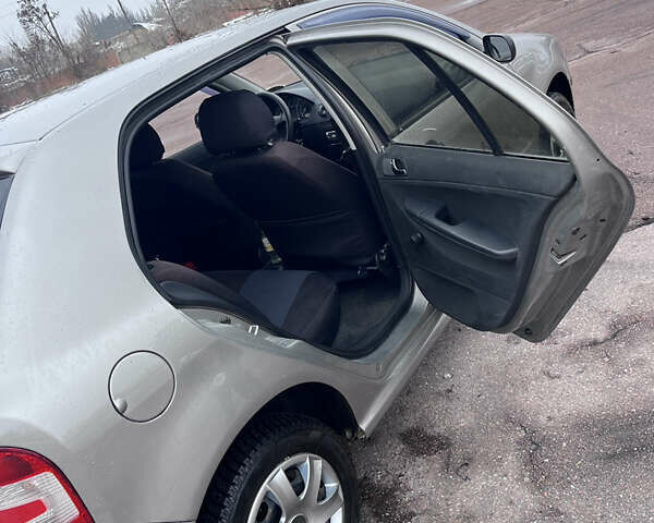 Бежевий Шкода Фабія, об'ємом двигуна 1.2 л та пробігом 180 тис. км за 3800 $, фото 13 на Automoto.ua