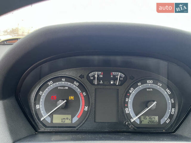 Бежевий Шкода Фабія, об'ємом двигуна 1.2 л та пробігом 180 тис. км за 3800 $, фото 6 на Automoto.ua