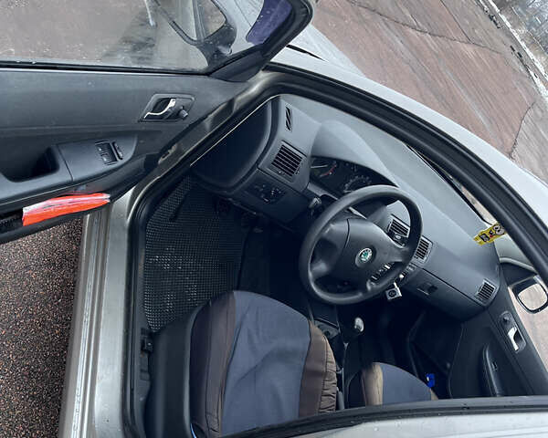 Бежевий Шкода Фабія, об'ємом двигуна 1.2 л та пробігом 180 тис. км за 3800 $, фото 4 на Automoto.ua