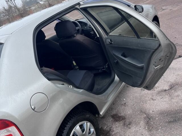 Бежевий Шкода Фабія, об'ємом двигуна 1.2 л та пробігом 180 тис. км за 3800 $, фото 7 на Automoto.ua