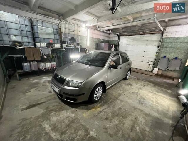 Бежевый Шкода Фабия, объемом двигателя 1.2 л и пробегом 236 тыс. км за 3550 $, фото 3 на Automoto.ua