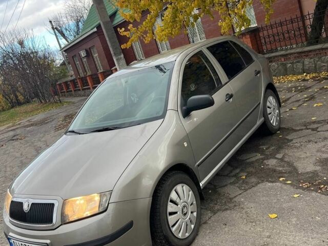 Бежевый Шкода Фабия, объемом двигателя 1.2 л и пробегом 140 тыс. км за 3300 $, фото 5 на Automoto.ua